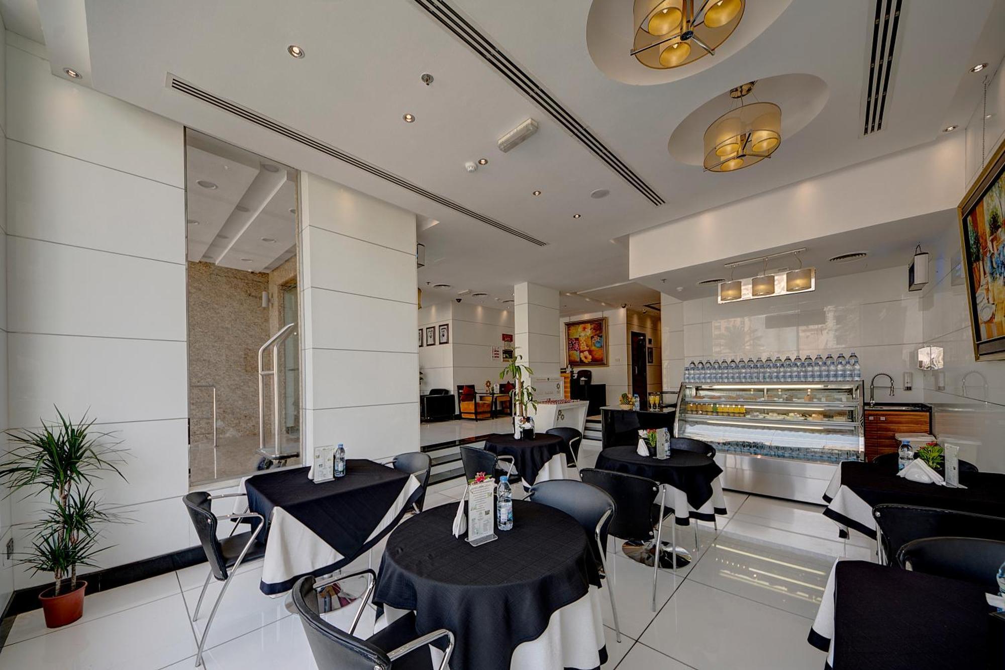 Rayan Hotel Corniche Szardża Zewnętrze zdjęcie